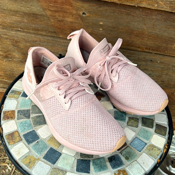 Last chance * New balance lightweight runners mesh - Picture 1 of 9